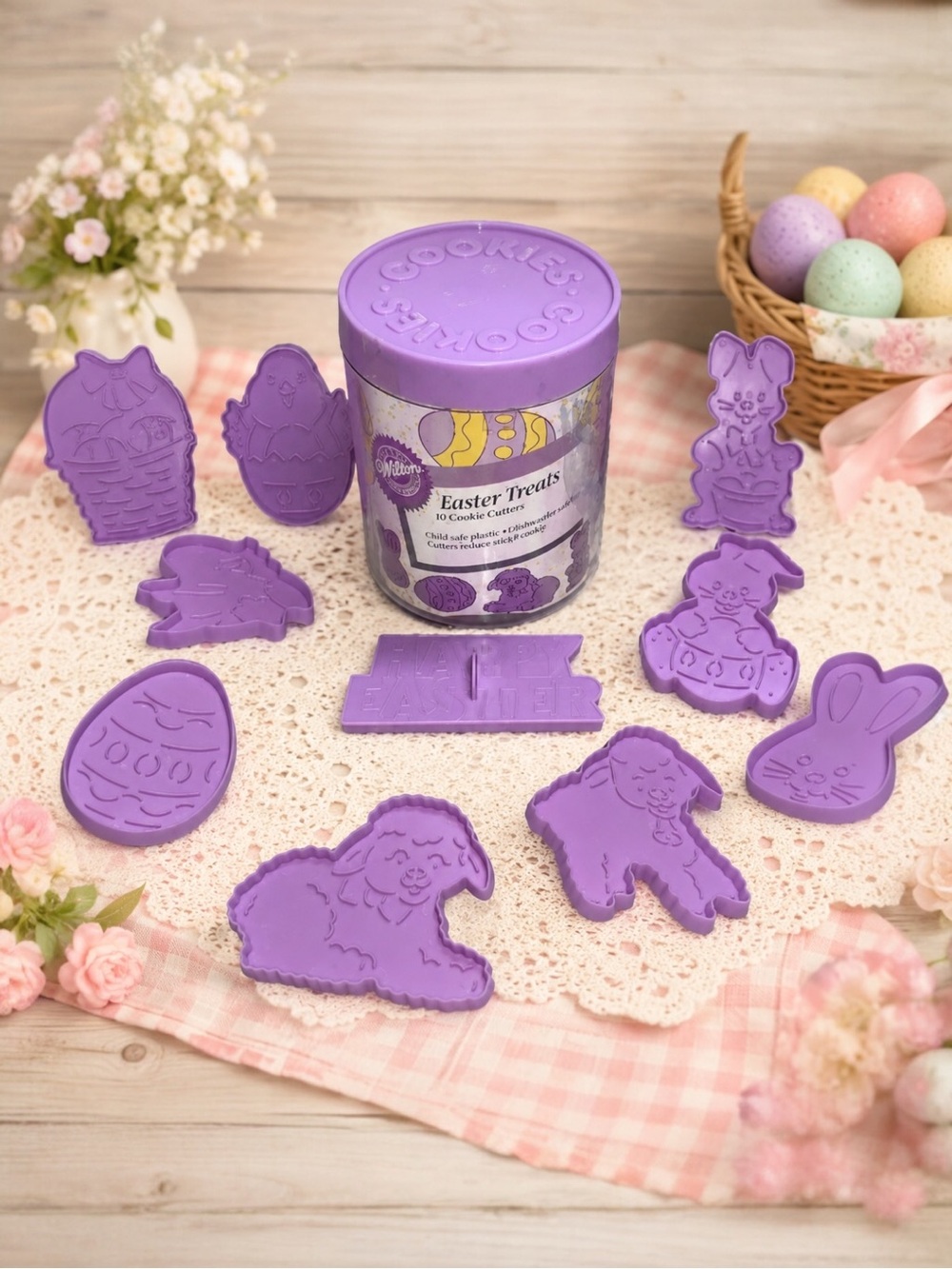 Vintage 1990 Wilton 10 pc cookie cutters Easter treats in storage container